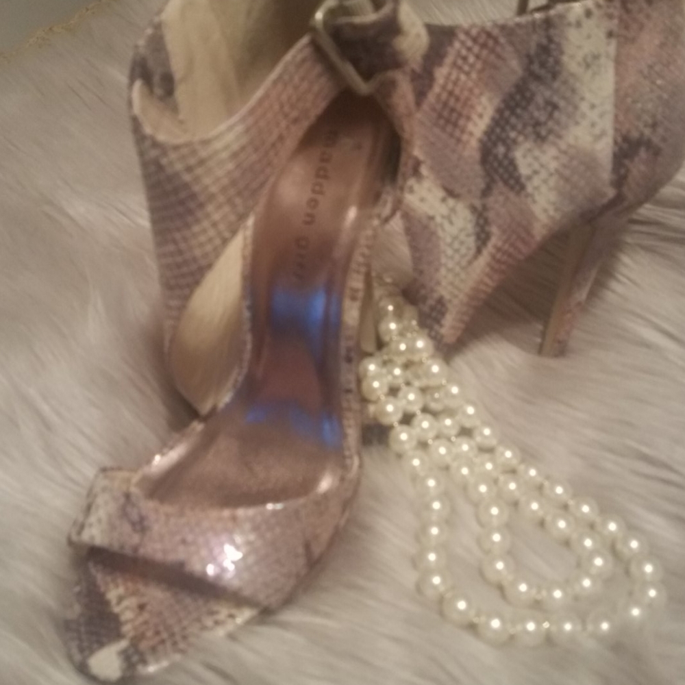 Heels - Picture 3 of 5